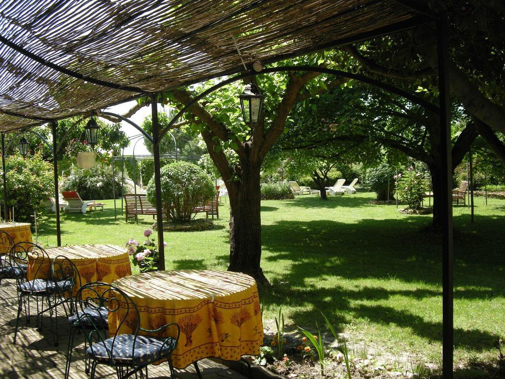Bastide Des Princes B&B Caderousse Eksteriør billede
