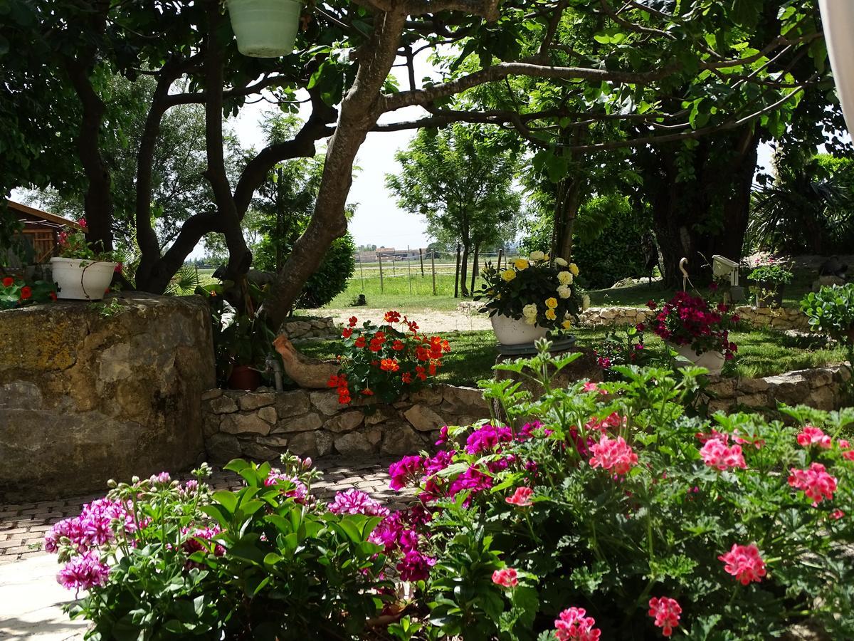 Bastide Des Princes B&B Caderousse Eksteriør billede